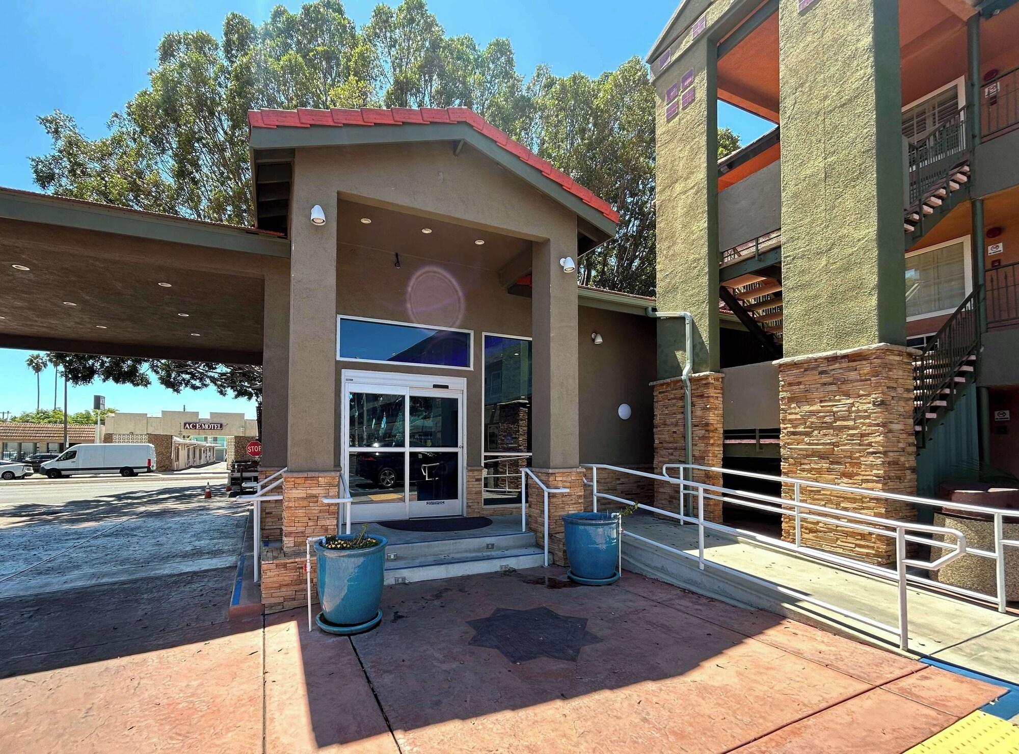 Varios Motel 6 Pasadena, CA – Old Town Pasadena Area
