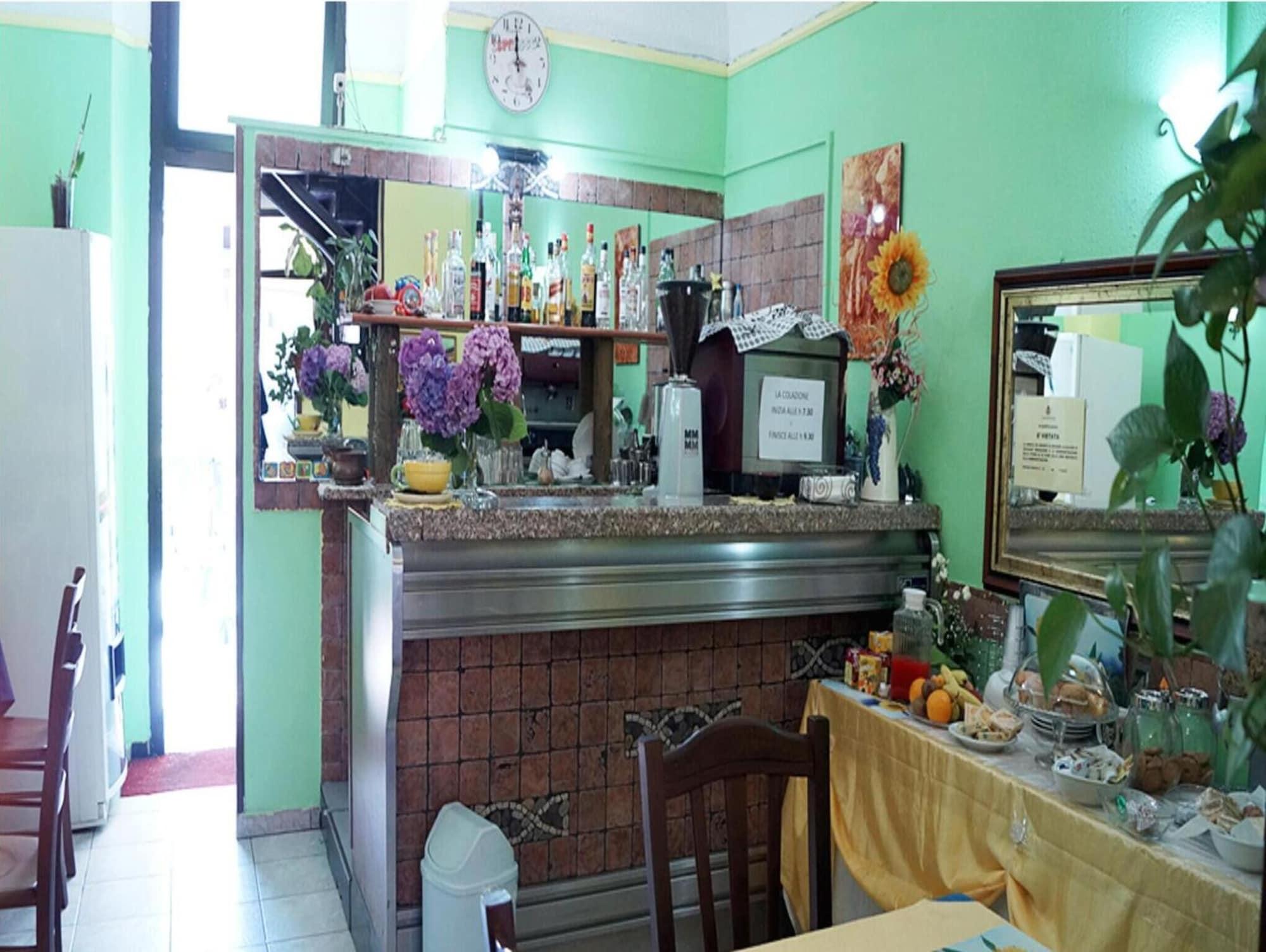 Bar/Salón Stazione