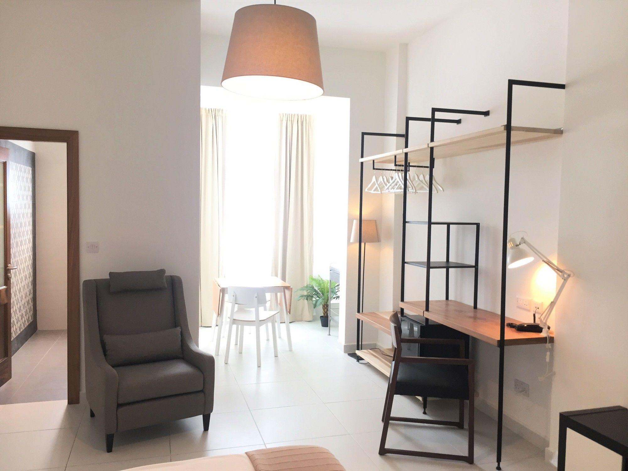 Varios Two Pillows Boutique Hostel