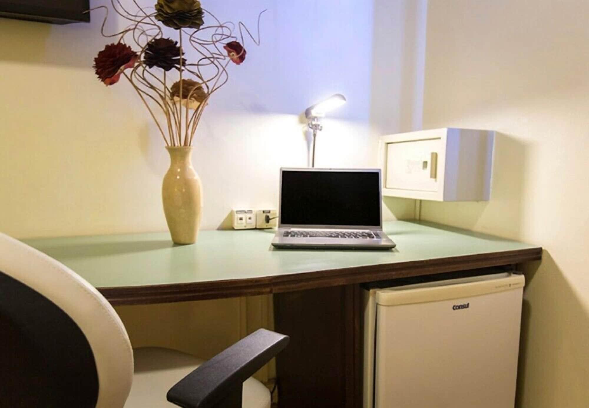 Set de Habitación Almasty Hotel