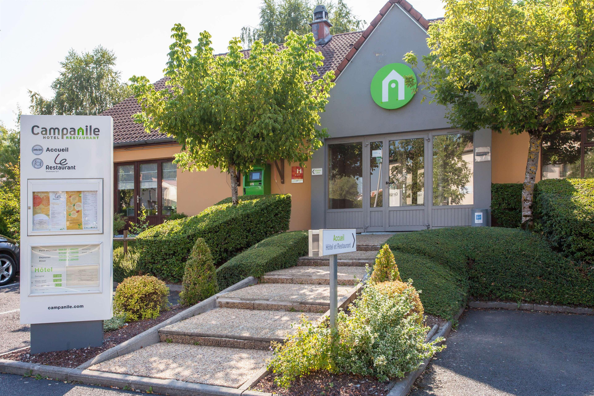 Vista Exterior Hotel Campanile Aurillac