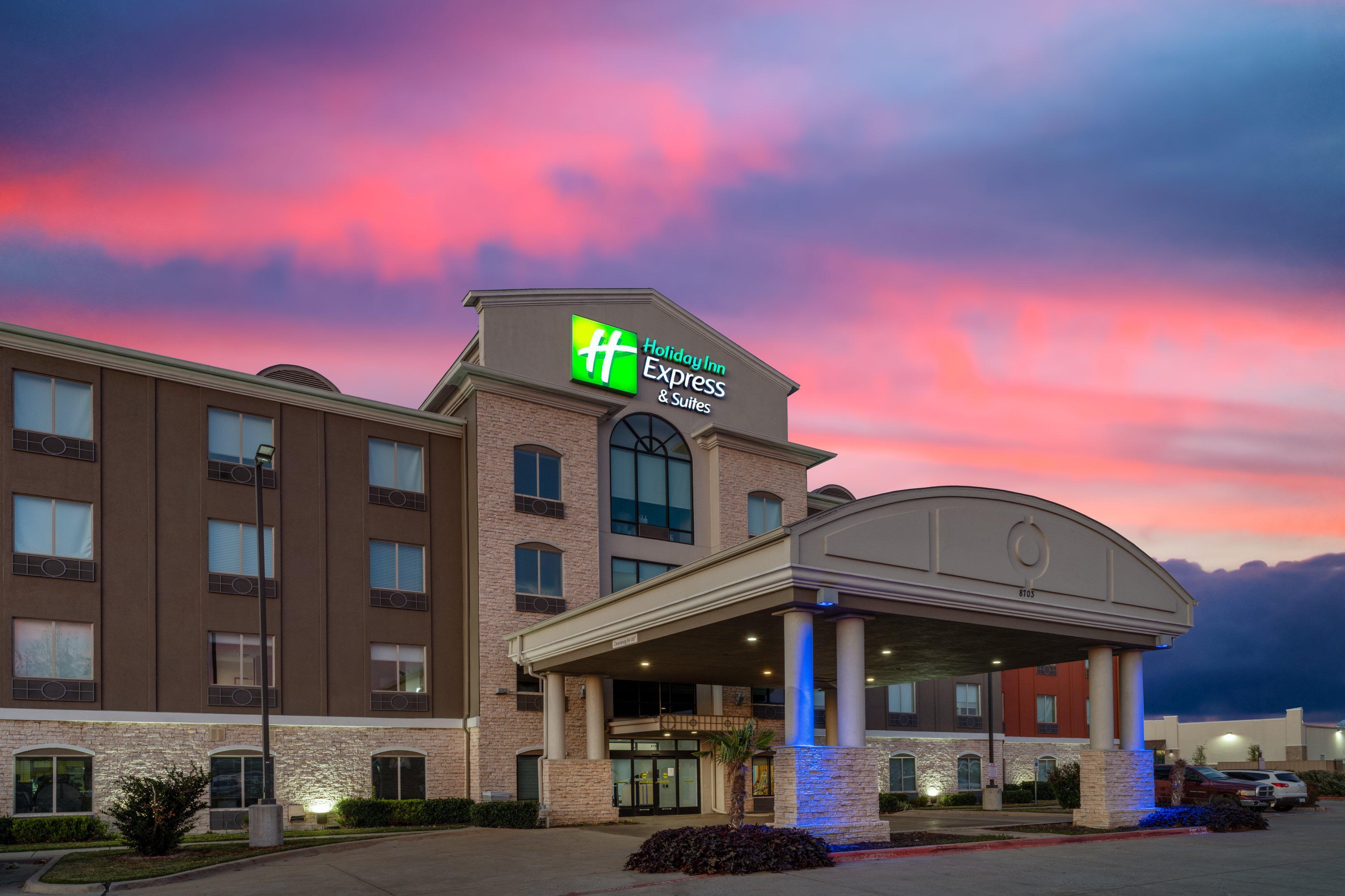 Vista Exterior Holiday Inn Express & Suites Dallas East - Fair Park by IHG