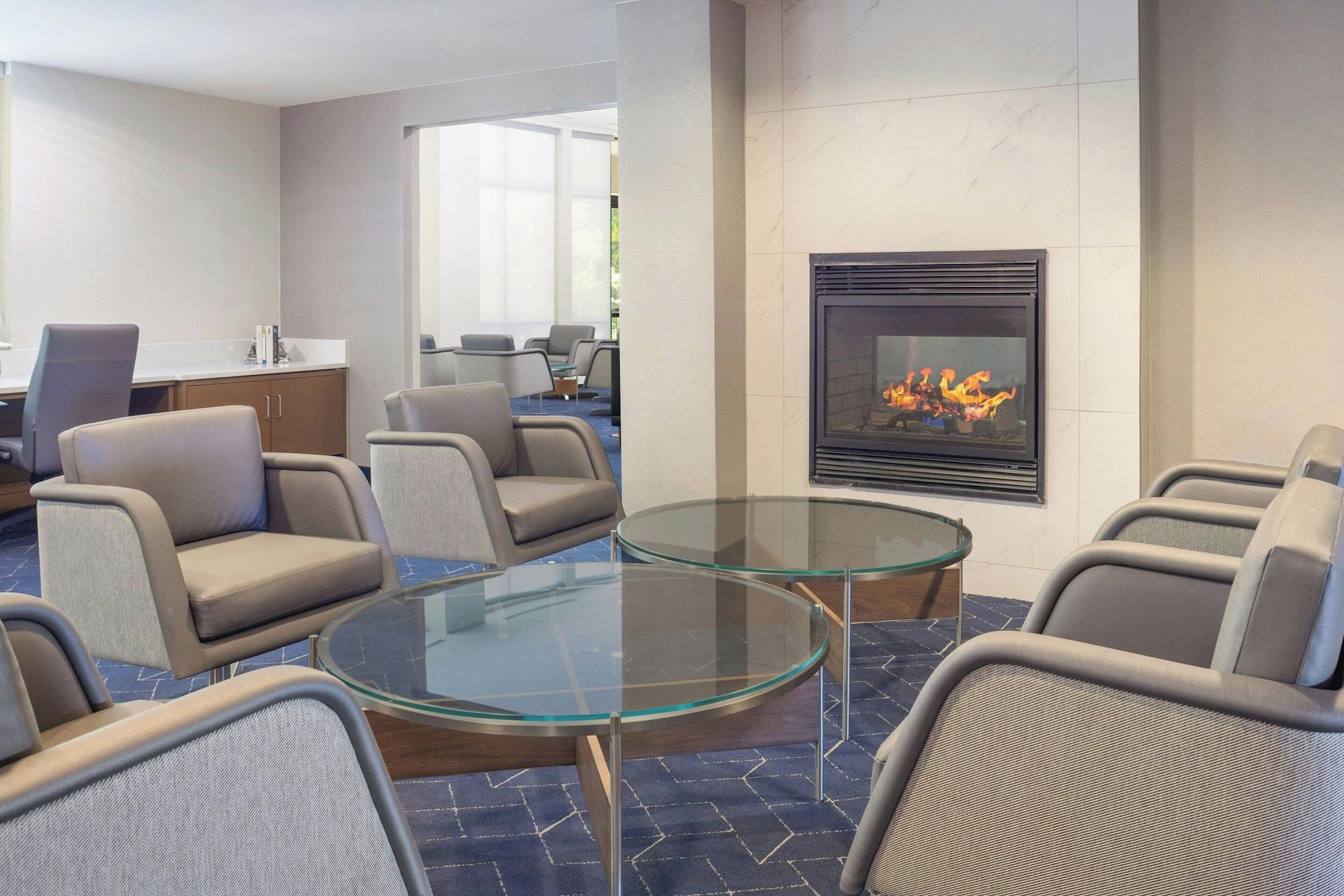 Vista Lobby Courtyard by Marriott Hanover Lebanon