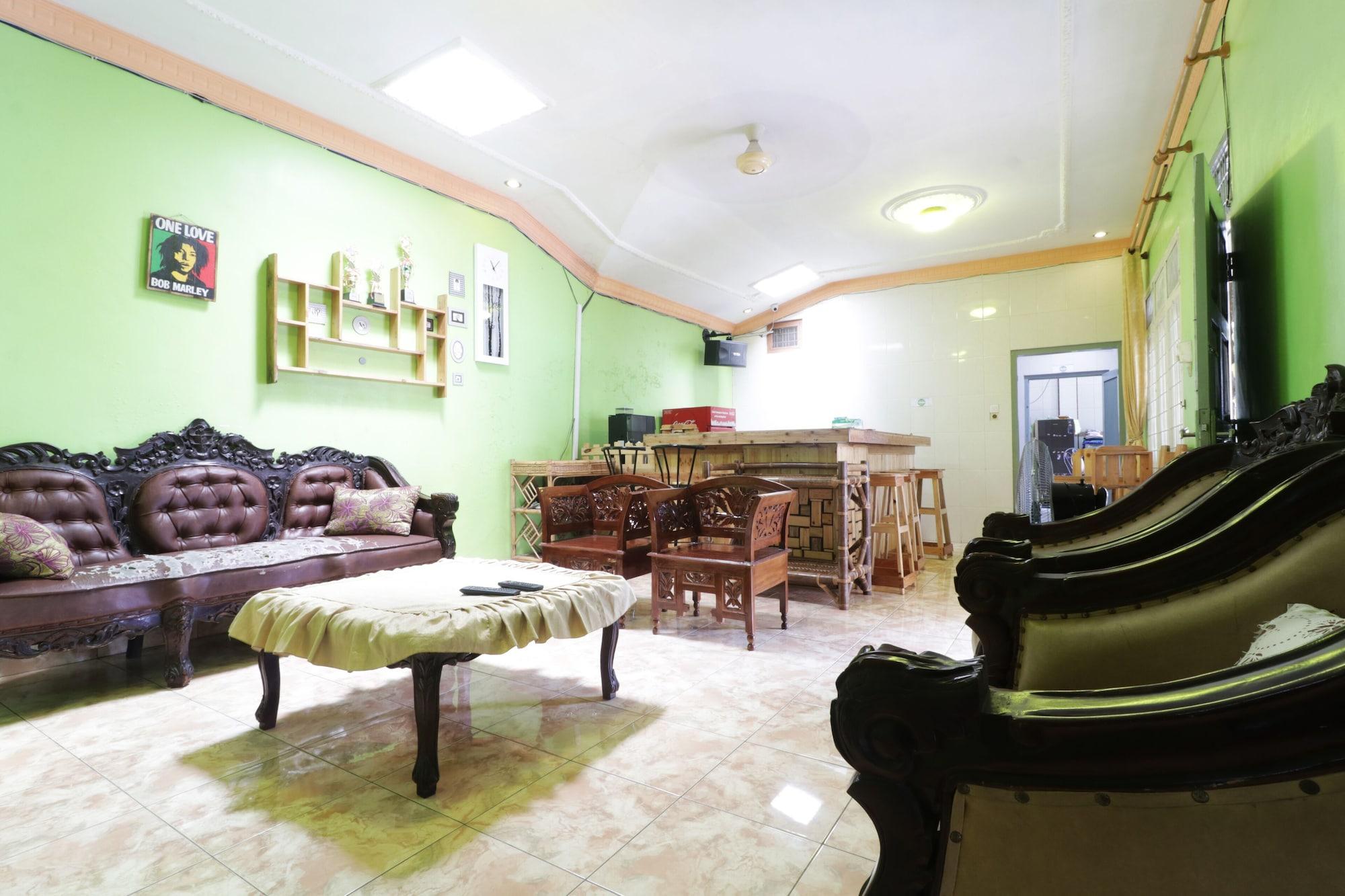 Vista Lobby Waroeng Transit & Depary Homestay