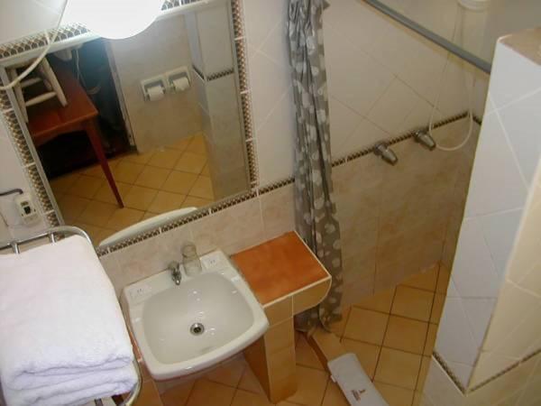 Baño Hotel Don Carlos Puerto Maldonado
