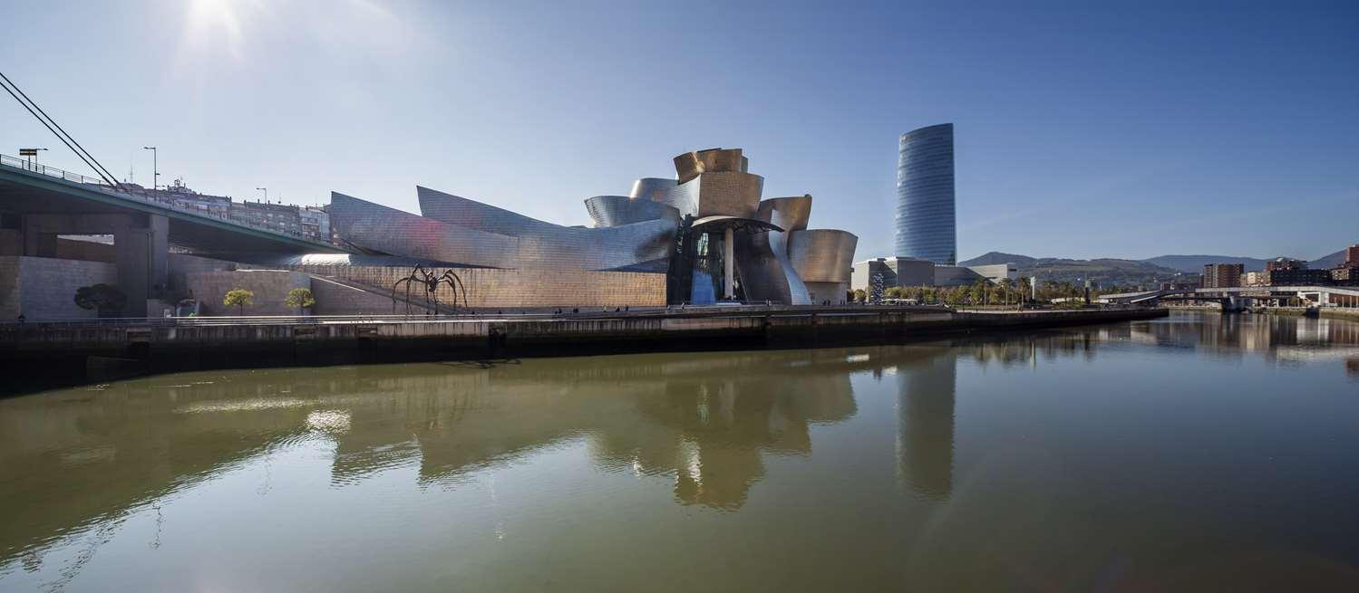 Vista da fachada Ilunion Bilbao