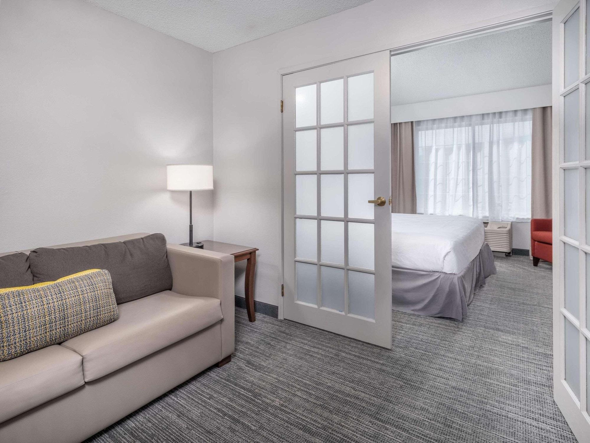 Habitación Country Inn & Suites by Radisson, Toledo, OH