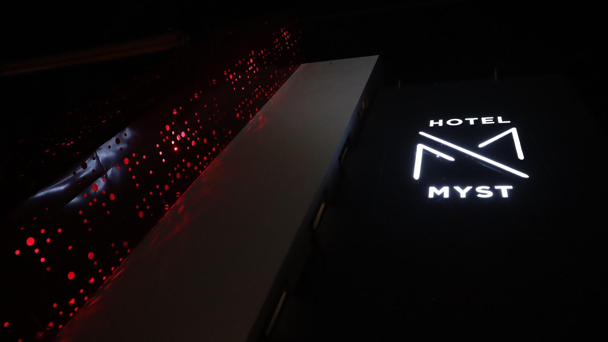 Varios Hotel Myst