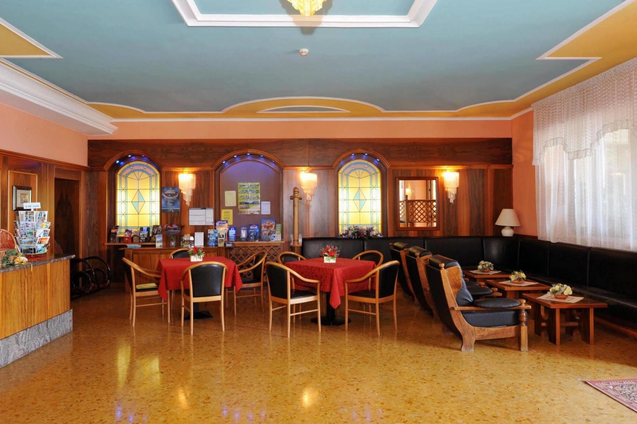 Vista Lobby Park Hotel Jolanda