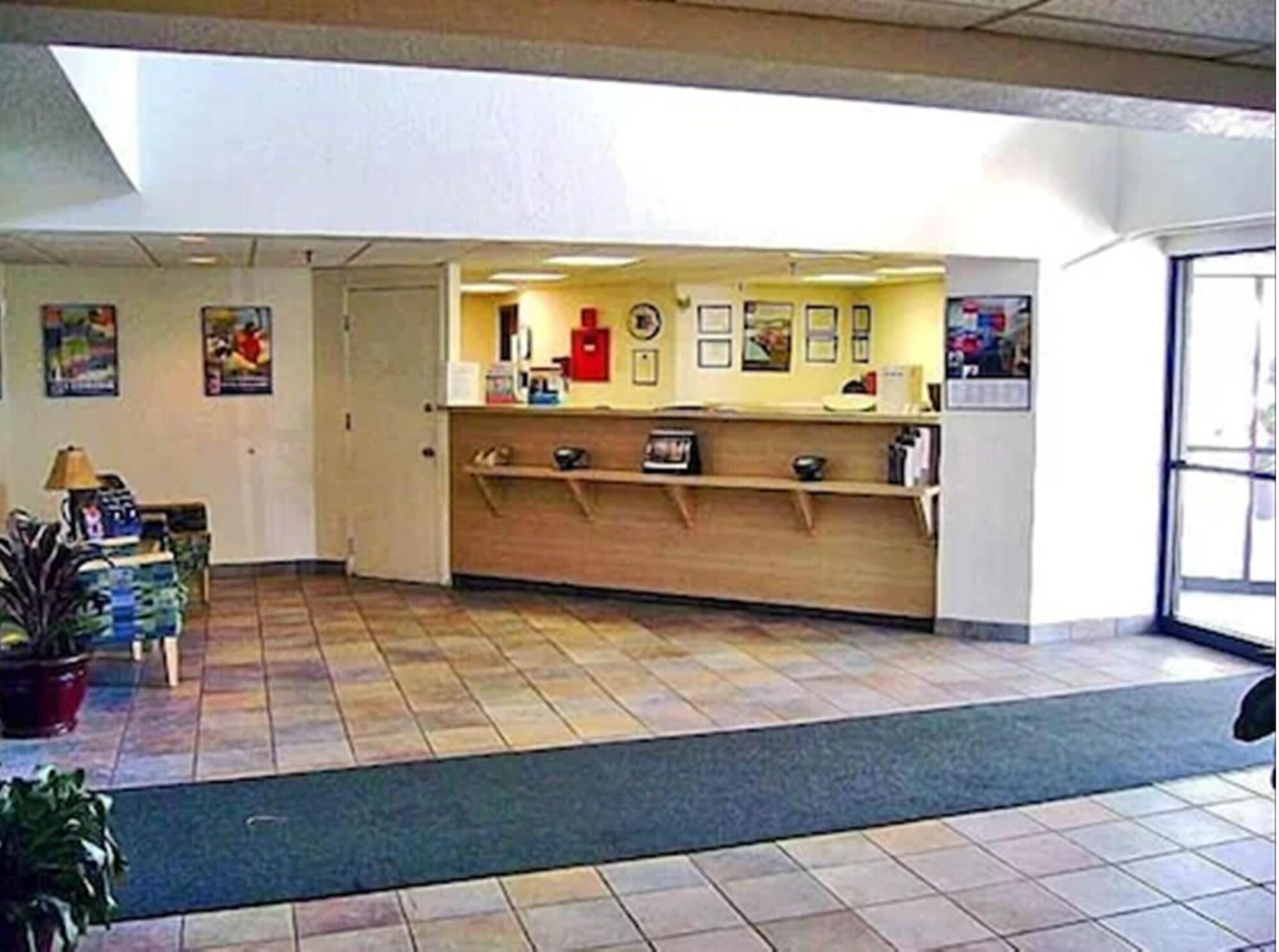 Vista Lobby Motel 6 Albany, NY