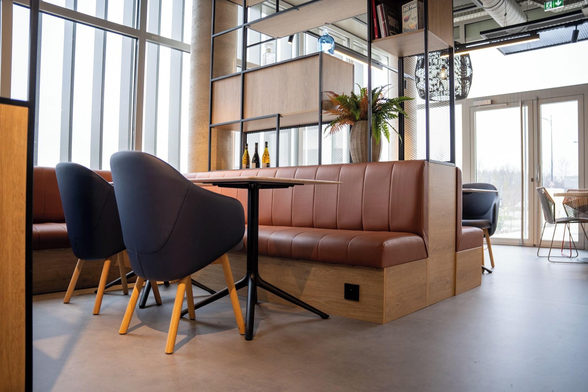 Vista Lobby Ibis Bourgoin Jallieu Medipole