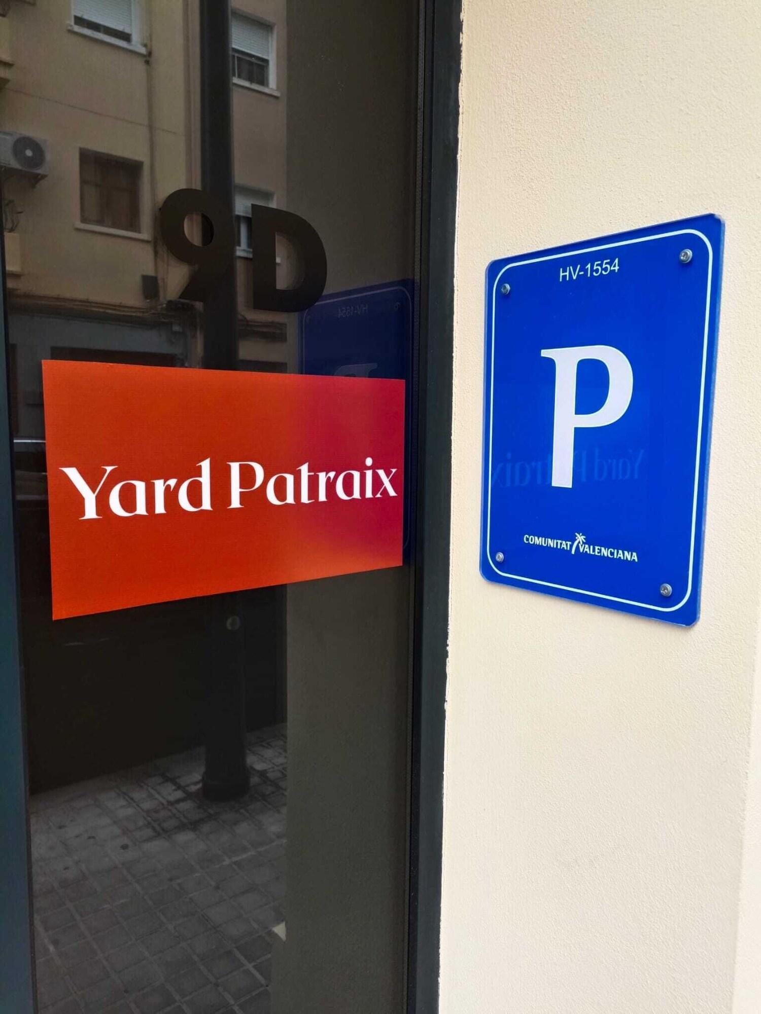 Varios Yard Patraix by Concept