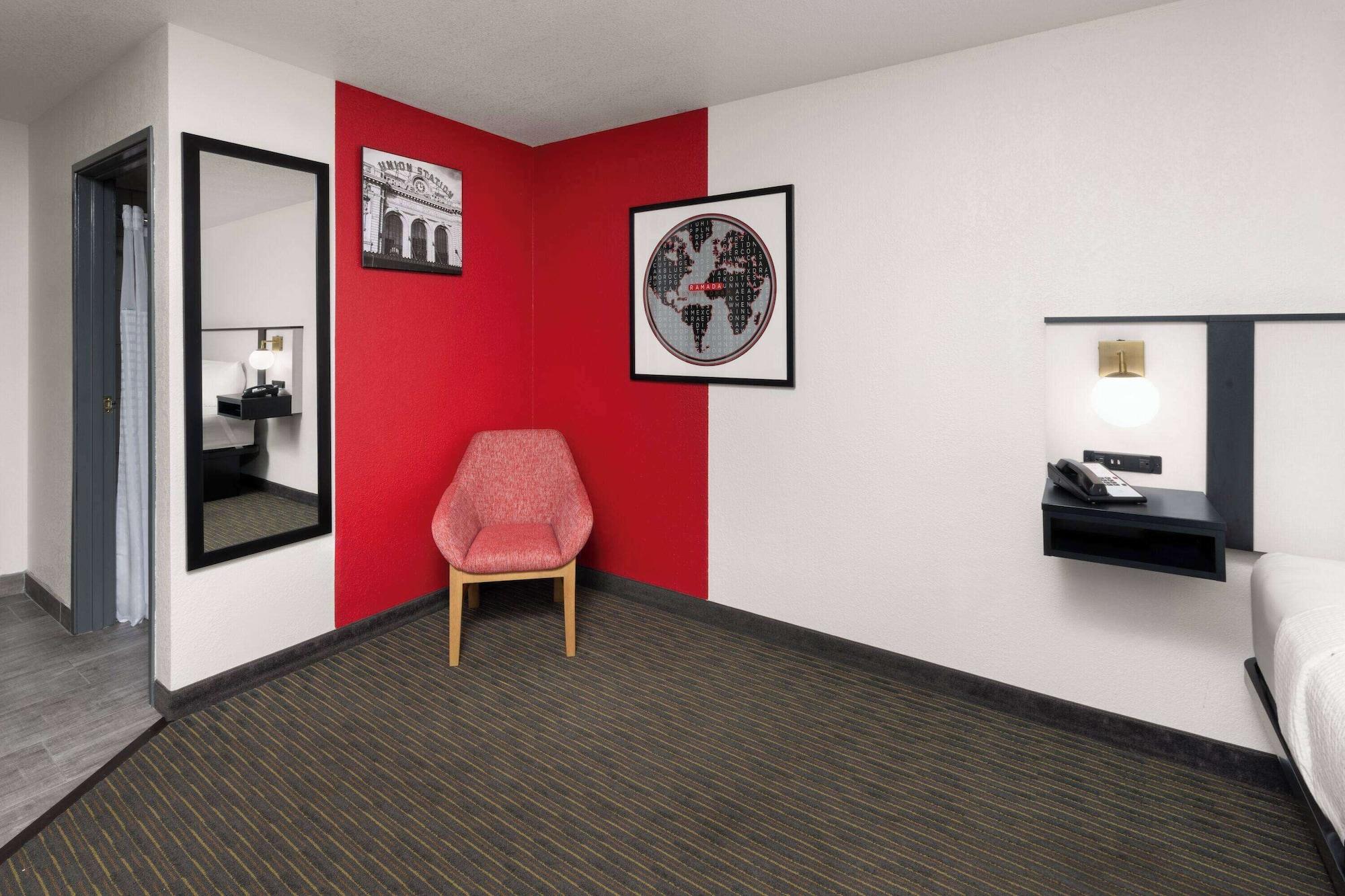 Habitación SYLO Hotel Denver Airport, a Ramada by Wyndham