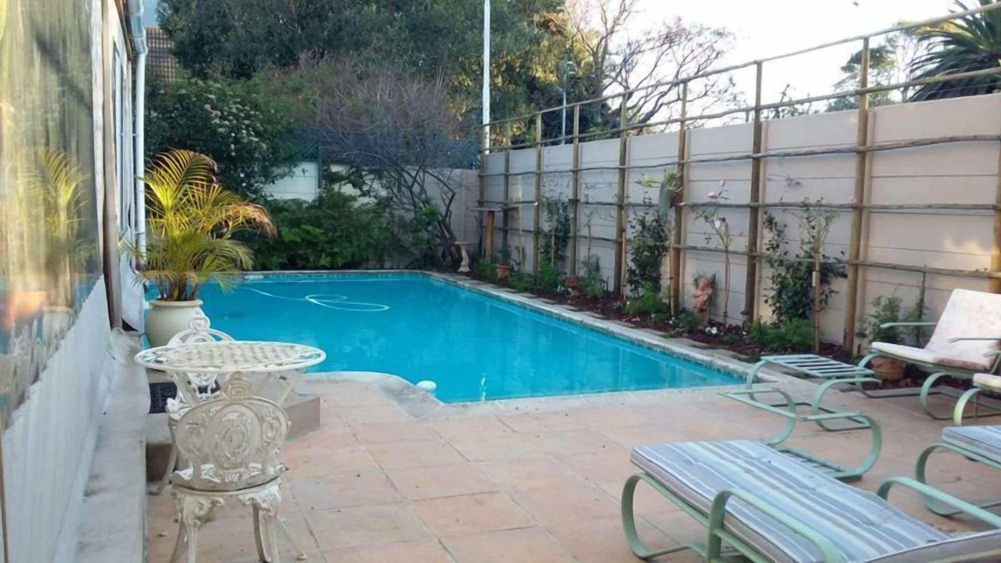 Vista Piscina Glenhaven Guesthouse