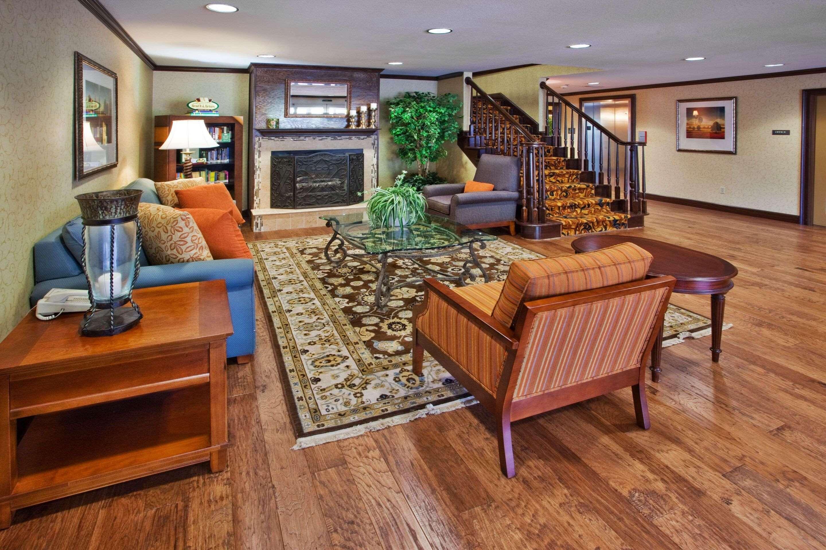 Vista Lobby Country Inn Suites By Radisson Rome Ga