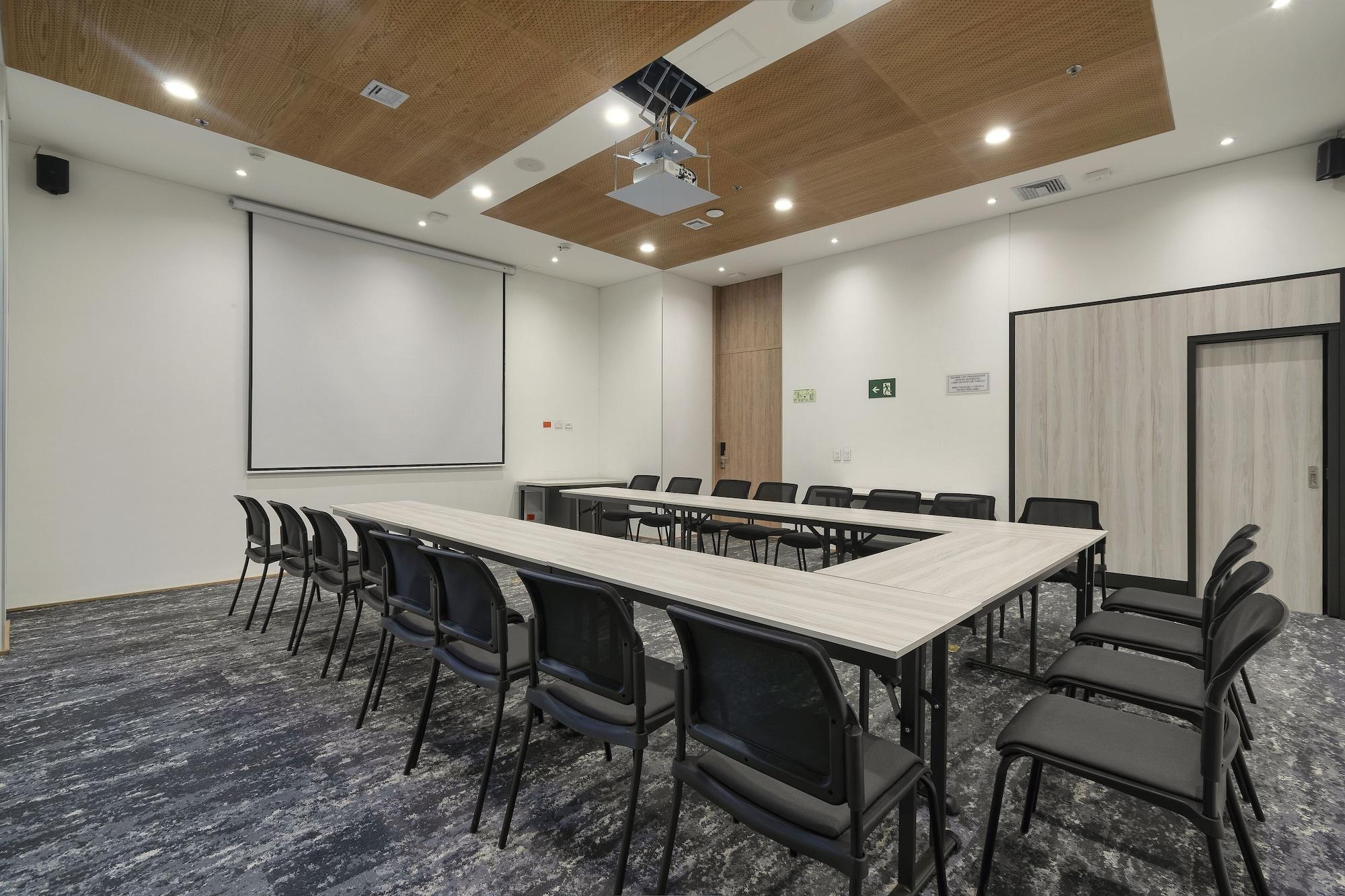 Sala de Reuniones Hotel Distrito ZF By OxoHotel