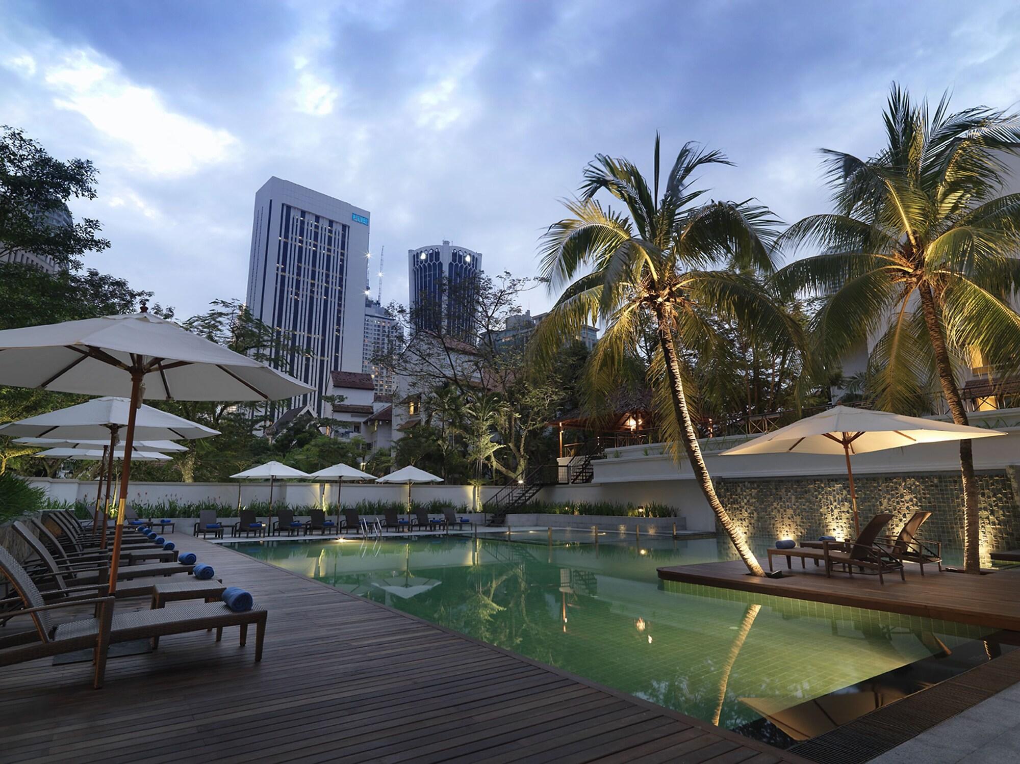 Varios MiCasa All Suite Hotel