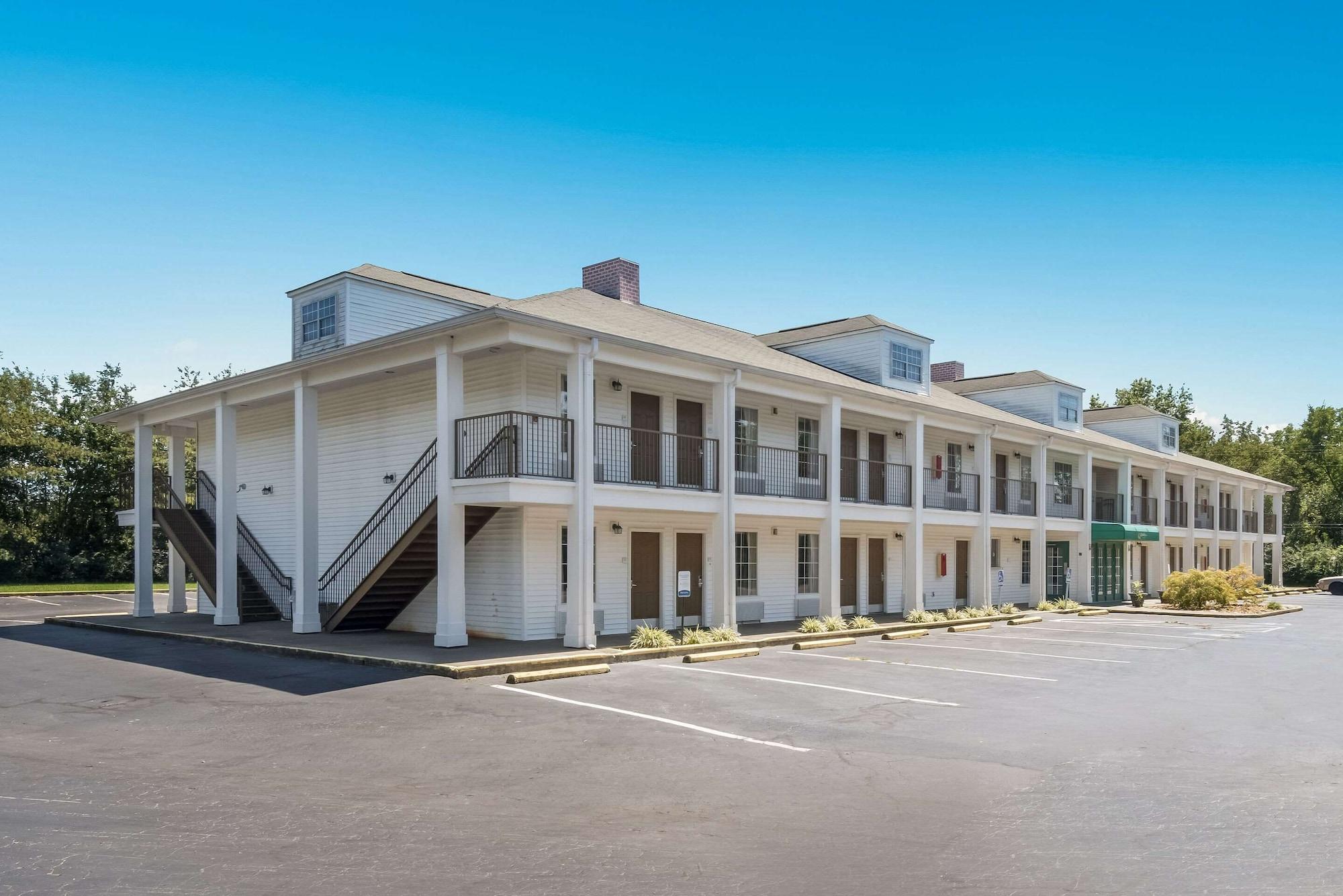 Vista Exterior Quality Inn Decherd / Winchester