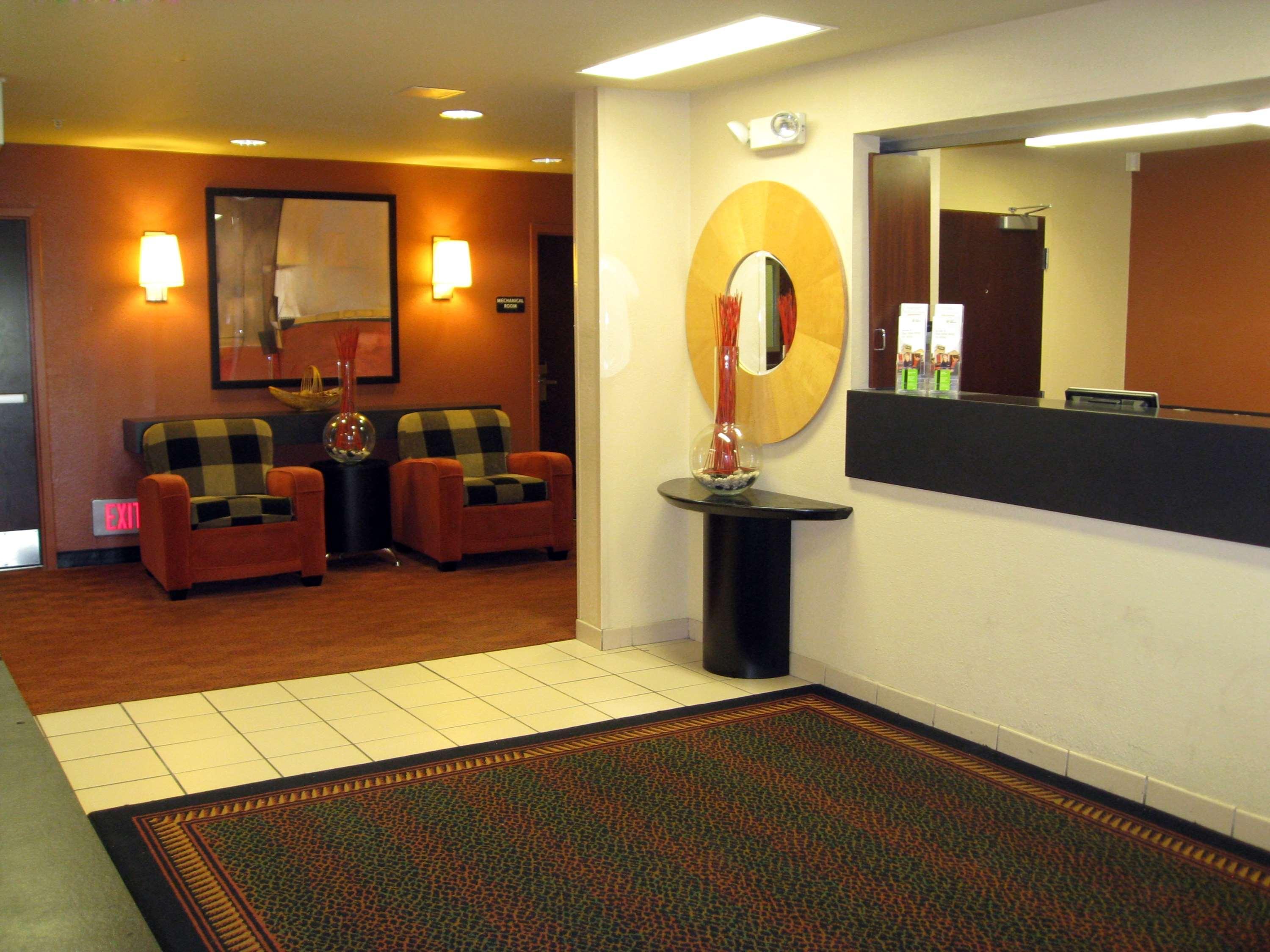 Vista Lobby Extended Stay America Suites Wilmington New Centre Drive