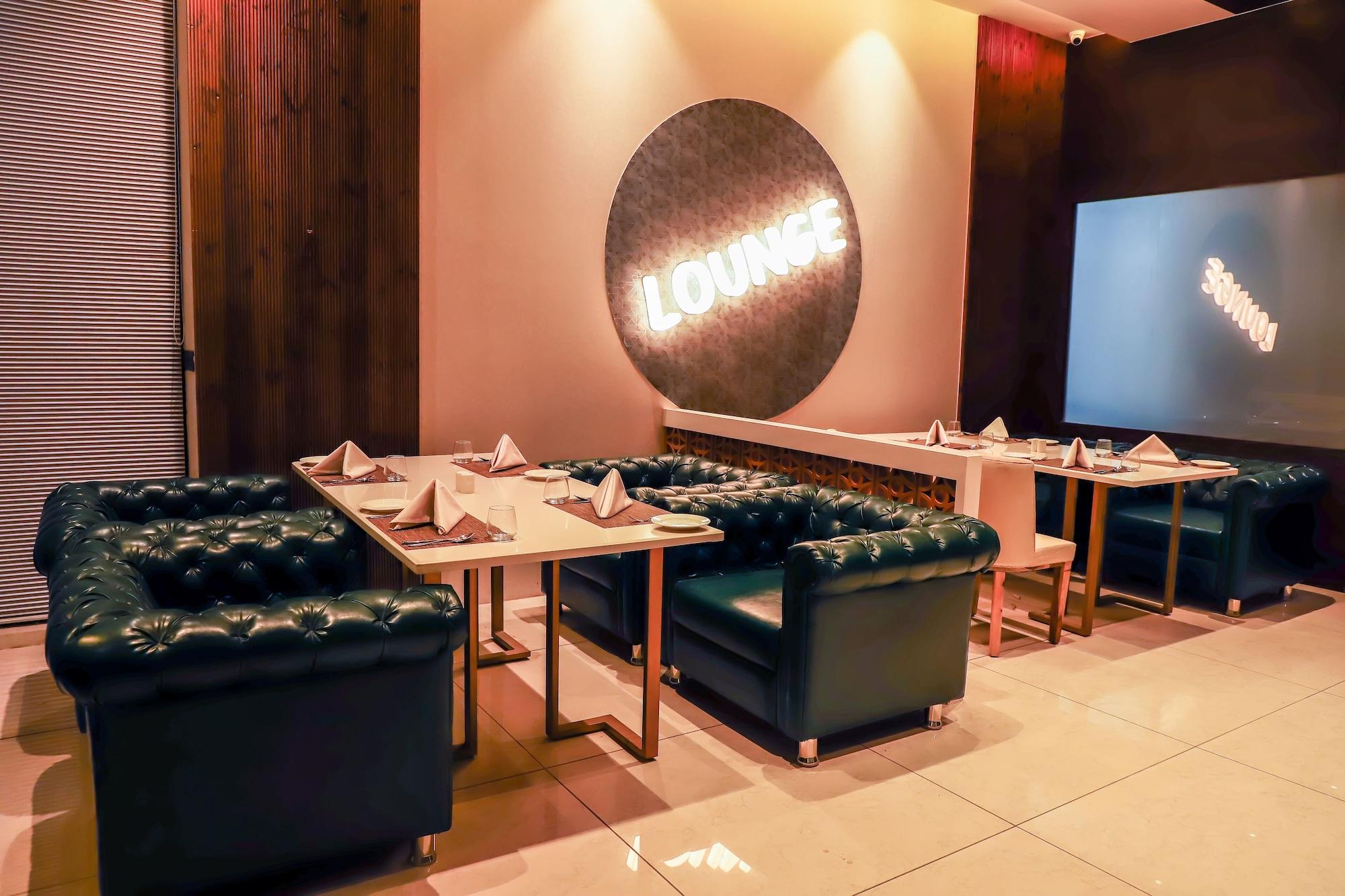 Restaurant Essentia Luxury Hotel Indore