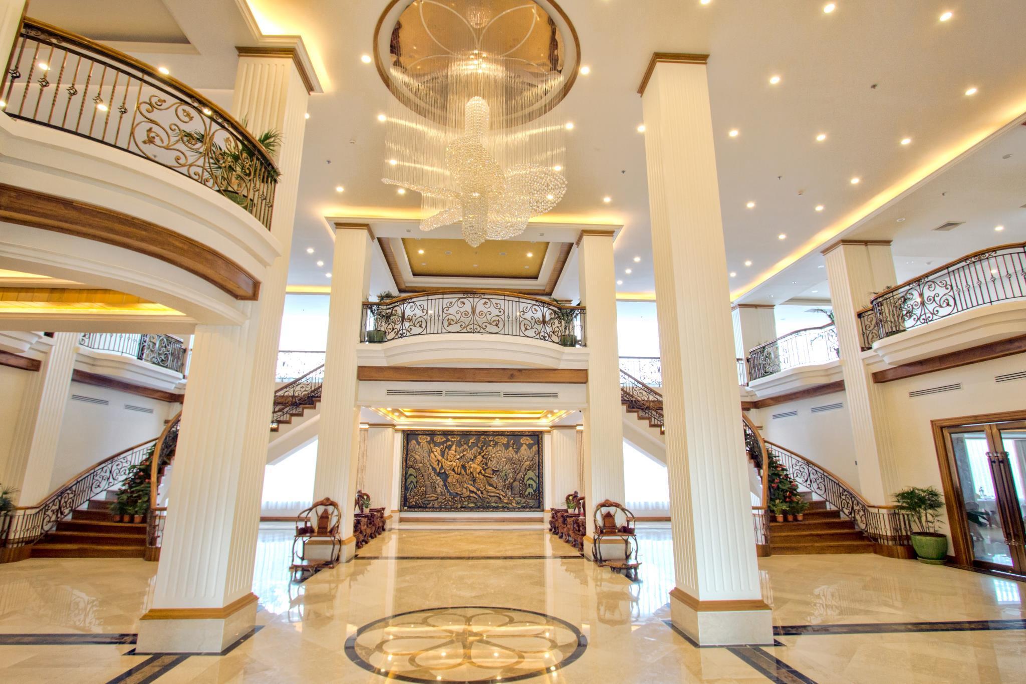 Vista Lobby Golden Hotel