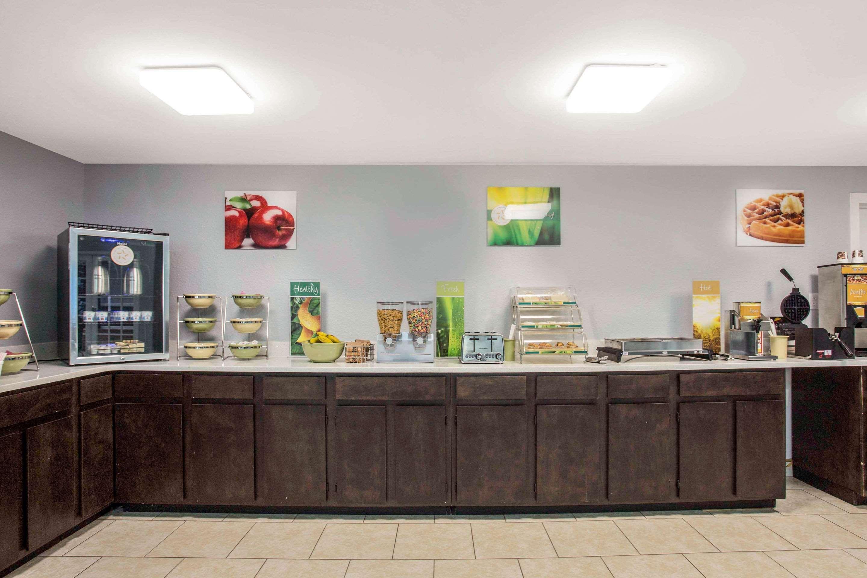 Restaurant Quality Inn & Suites University Area