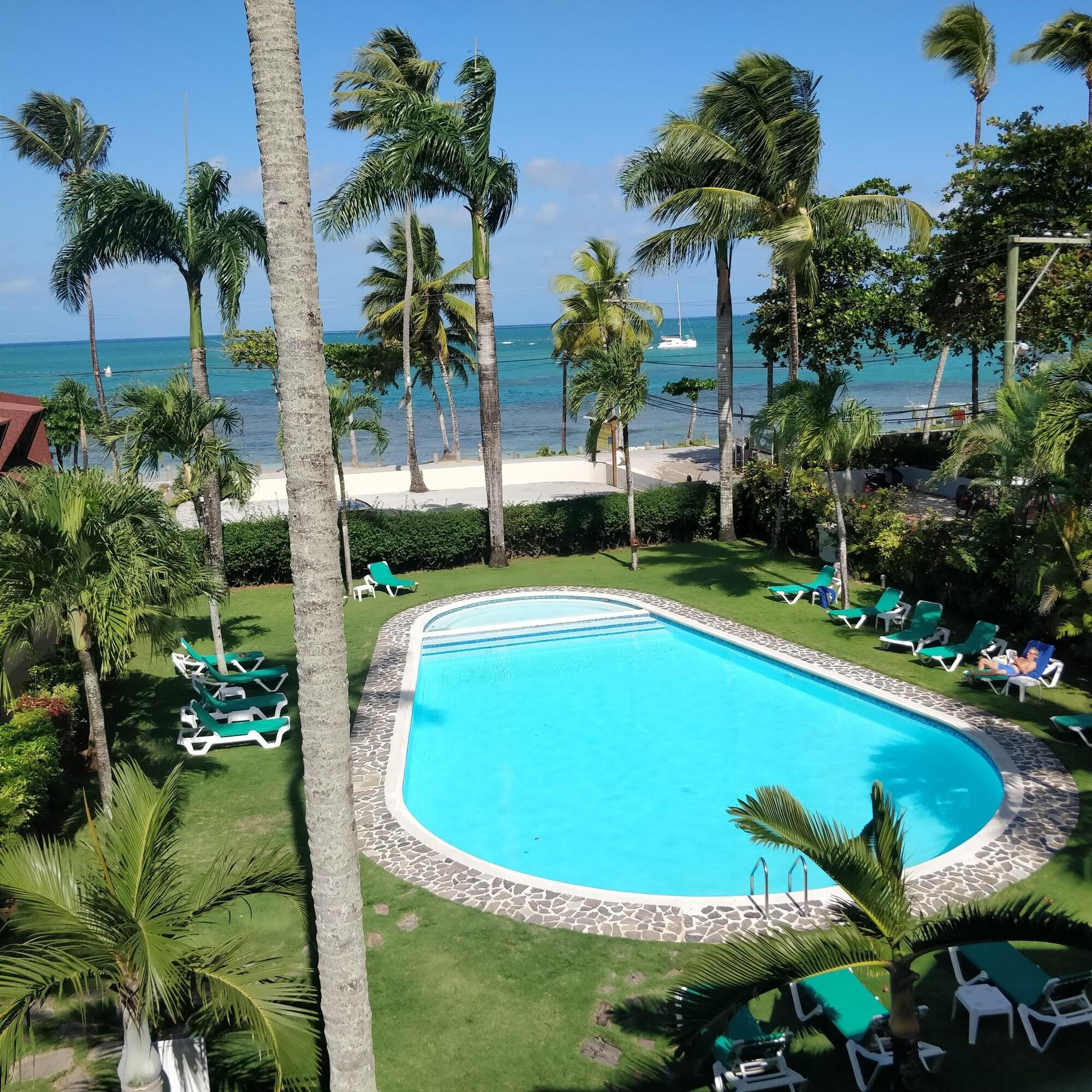 Vista Piscina La Dolce Vita Beachfront Las Terrenas