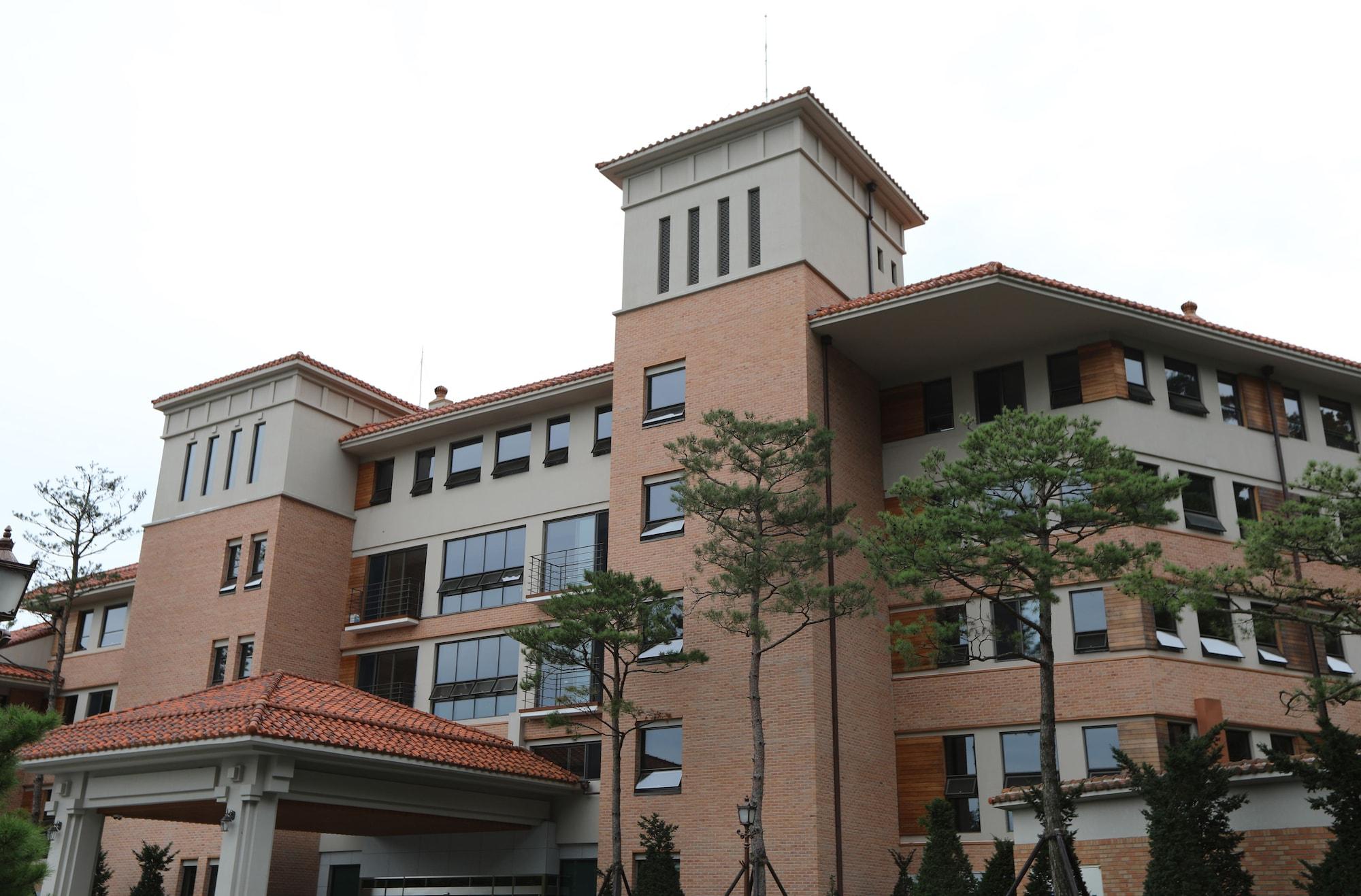 Vista Exterior Pinehills Hotel