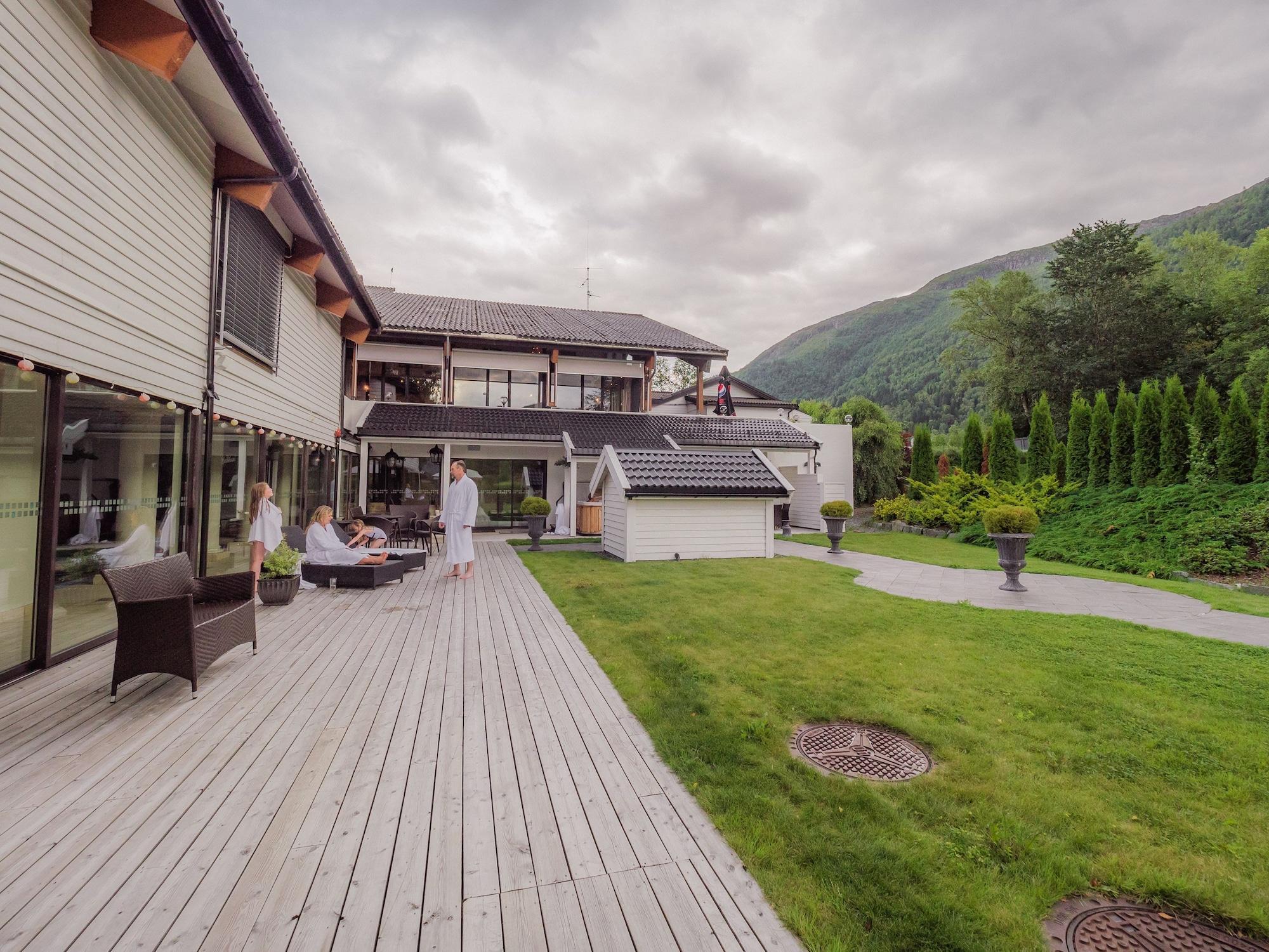 Vista Exterior Nordfjord Hotell