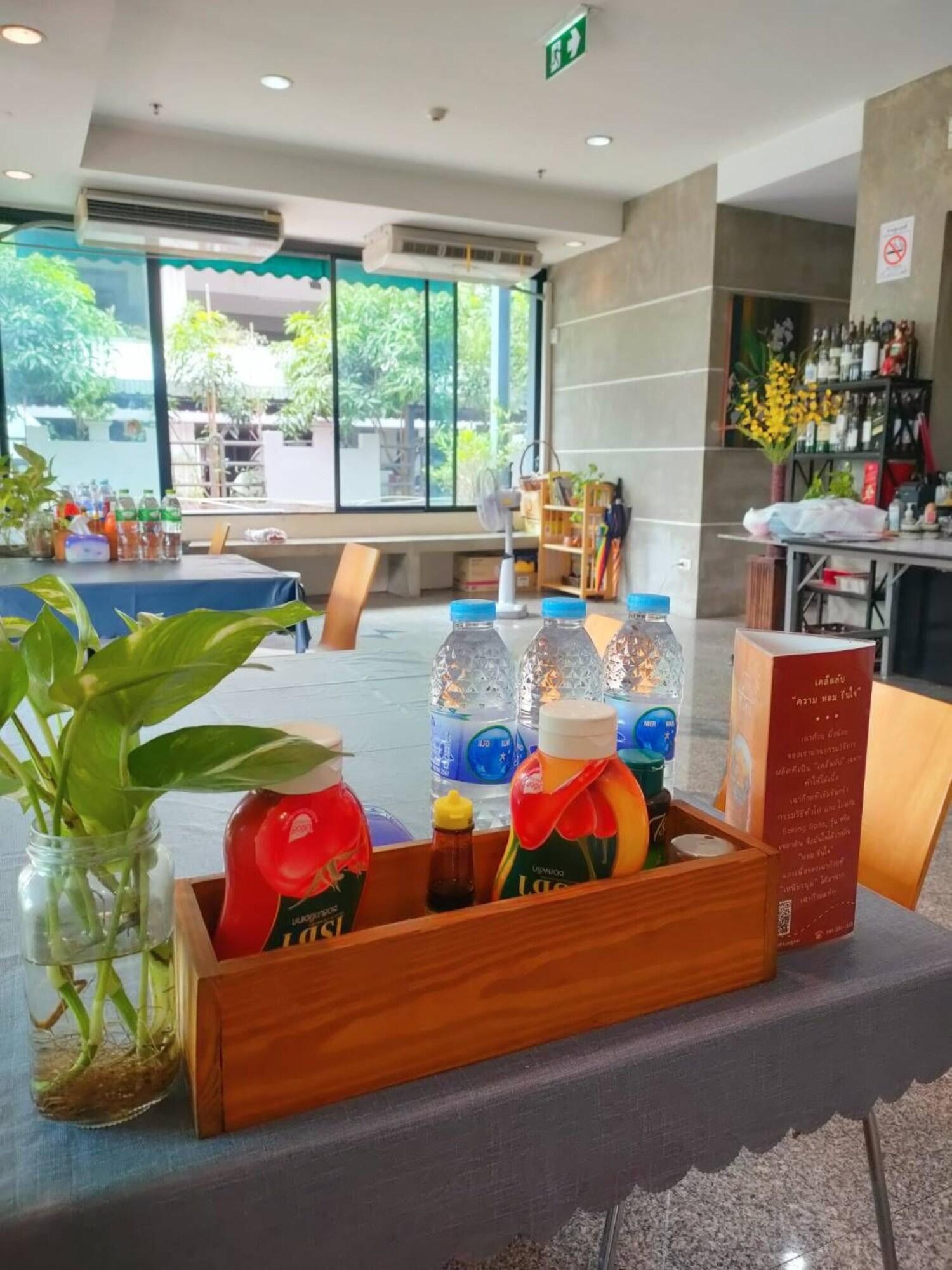 Restaurant Komol Residence Bangkok