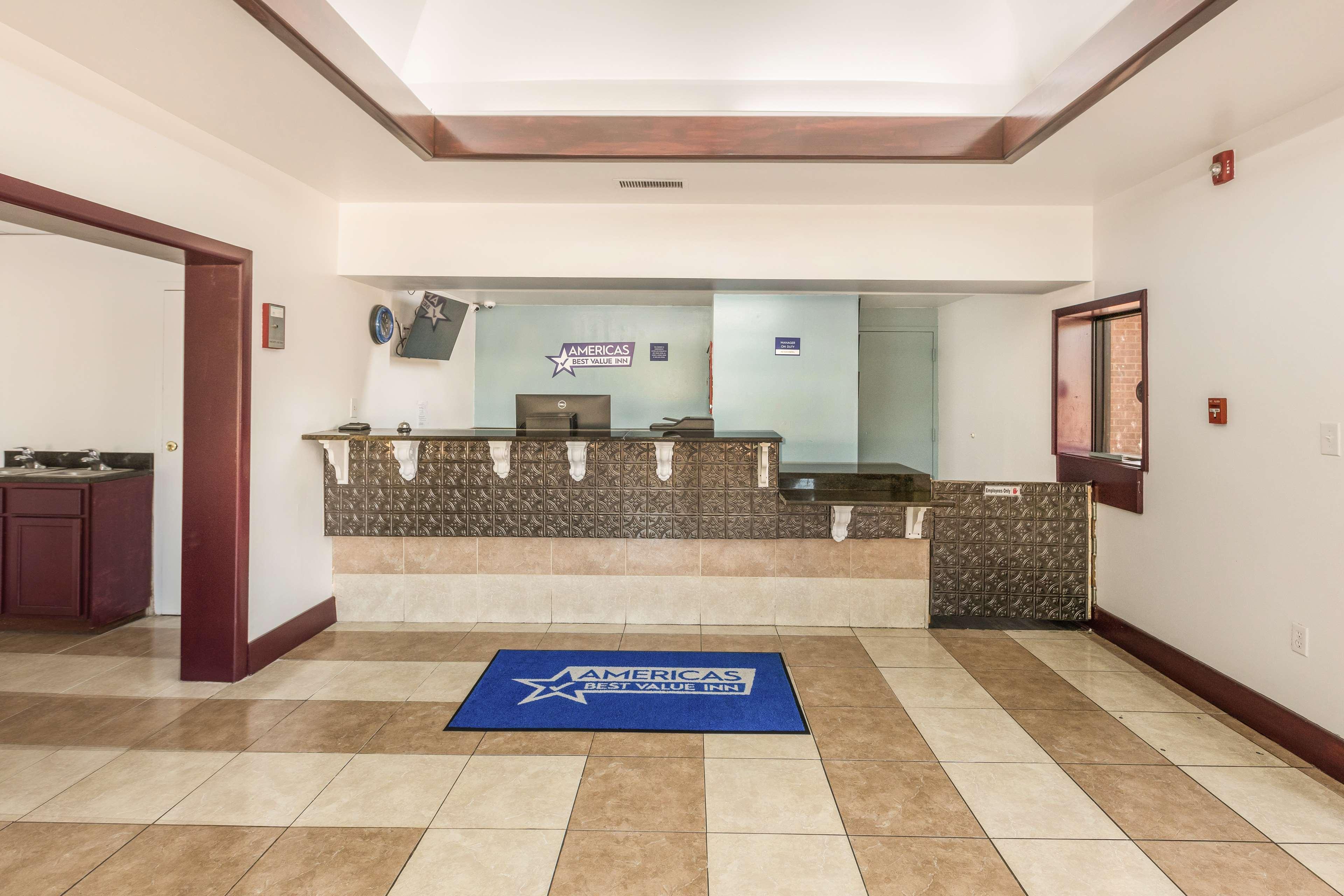 Vista Lobby Americas Best Value Inn Stockbridge