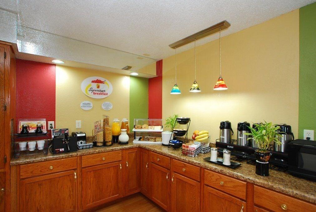 Restaurant Super 8 by Wyndham Anderson/Clemson Area