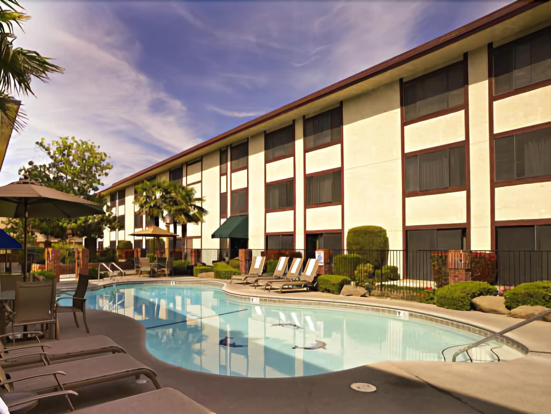 Varios University Square Hotel