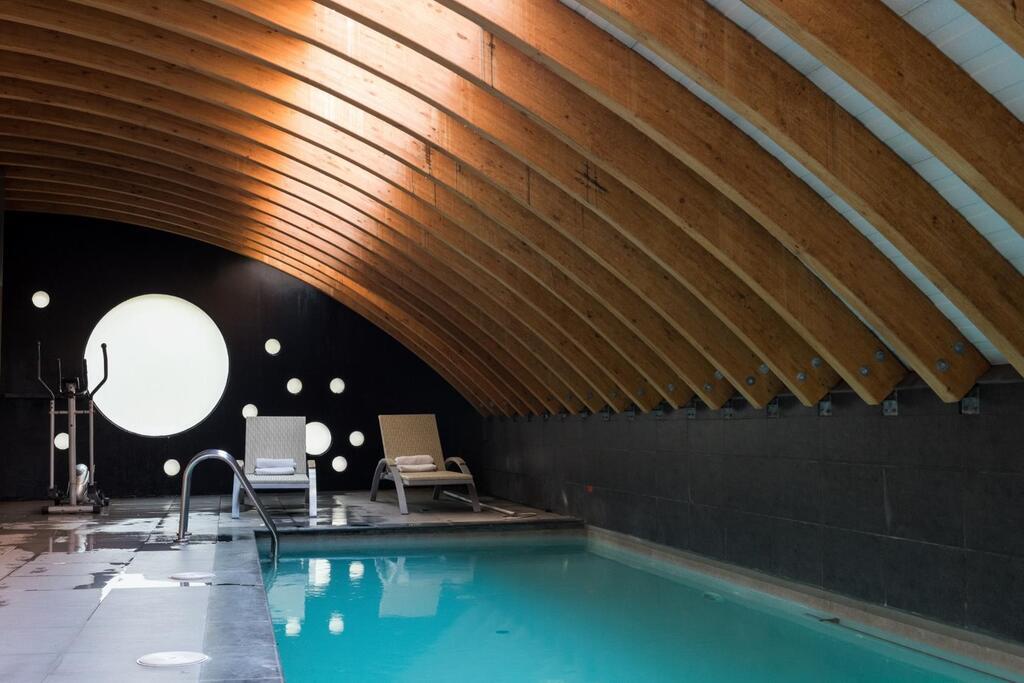 Vista da piscina Abba Presidente Suites Santiago
