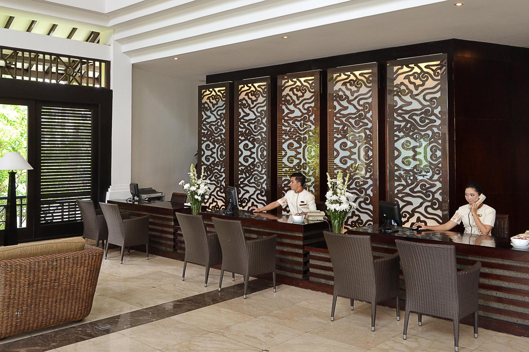 Vista Lobby Hotel Santika Cirebon