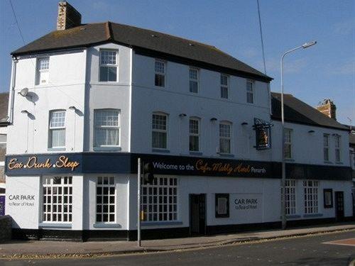 Varios Cefn Mably Hotel
