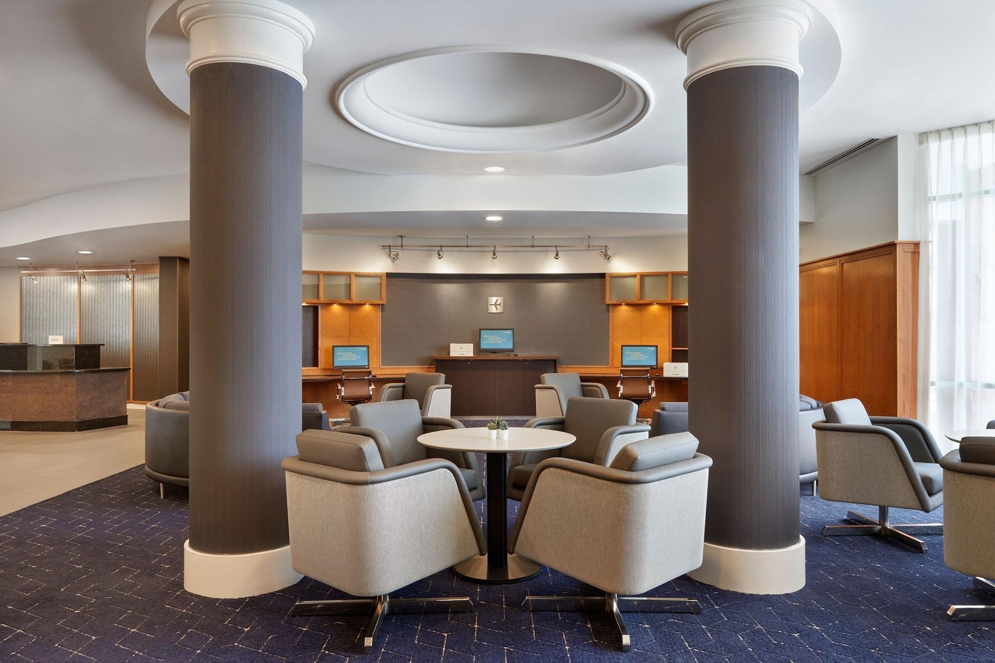 Vista Lobby Courtyard by Marriott Toronto Markham