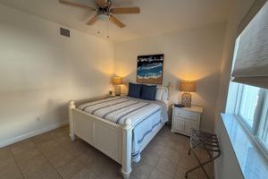 Alquiler Vacacional - Chic 2-bedroom condo in brilliant Bimini Bay, steps from the Beach, WiFi, AC