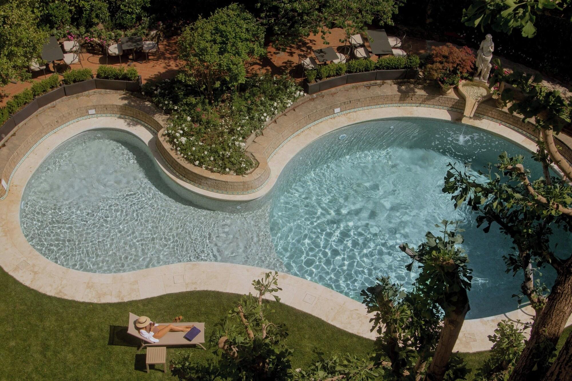 Vista Piscina Sina Villa Medici, Autograph Collection