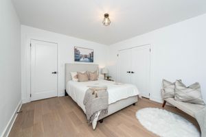 Alquiler Vacacional - Newly renovated 4 Rooms and 3 Baths Suite w/ Parking by Pearson Airport
