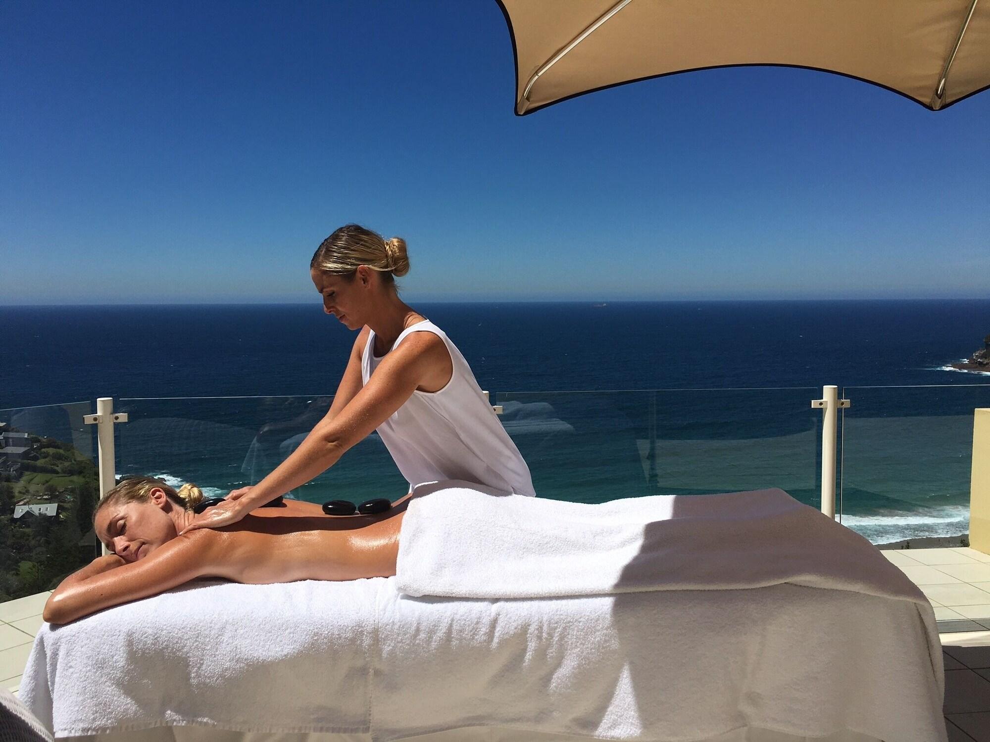 Spa Jonahs Restaurant & Accommodation, Whale Beach