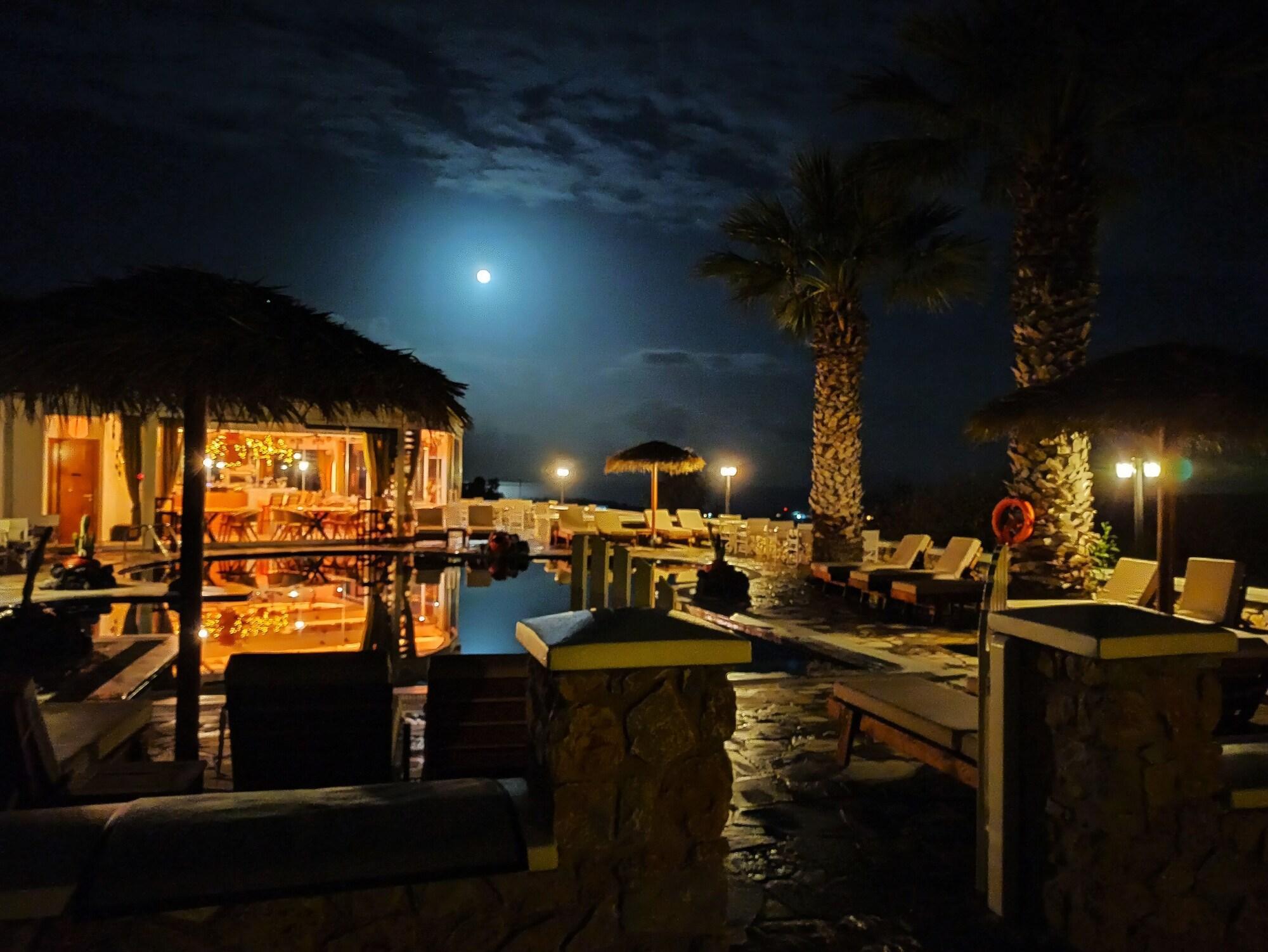 Vista Lobby Villa Manos