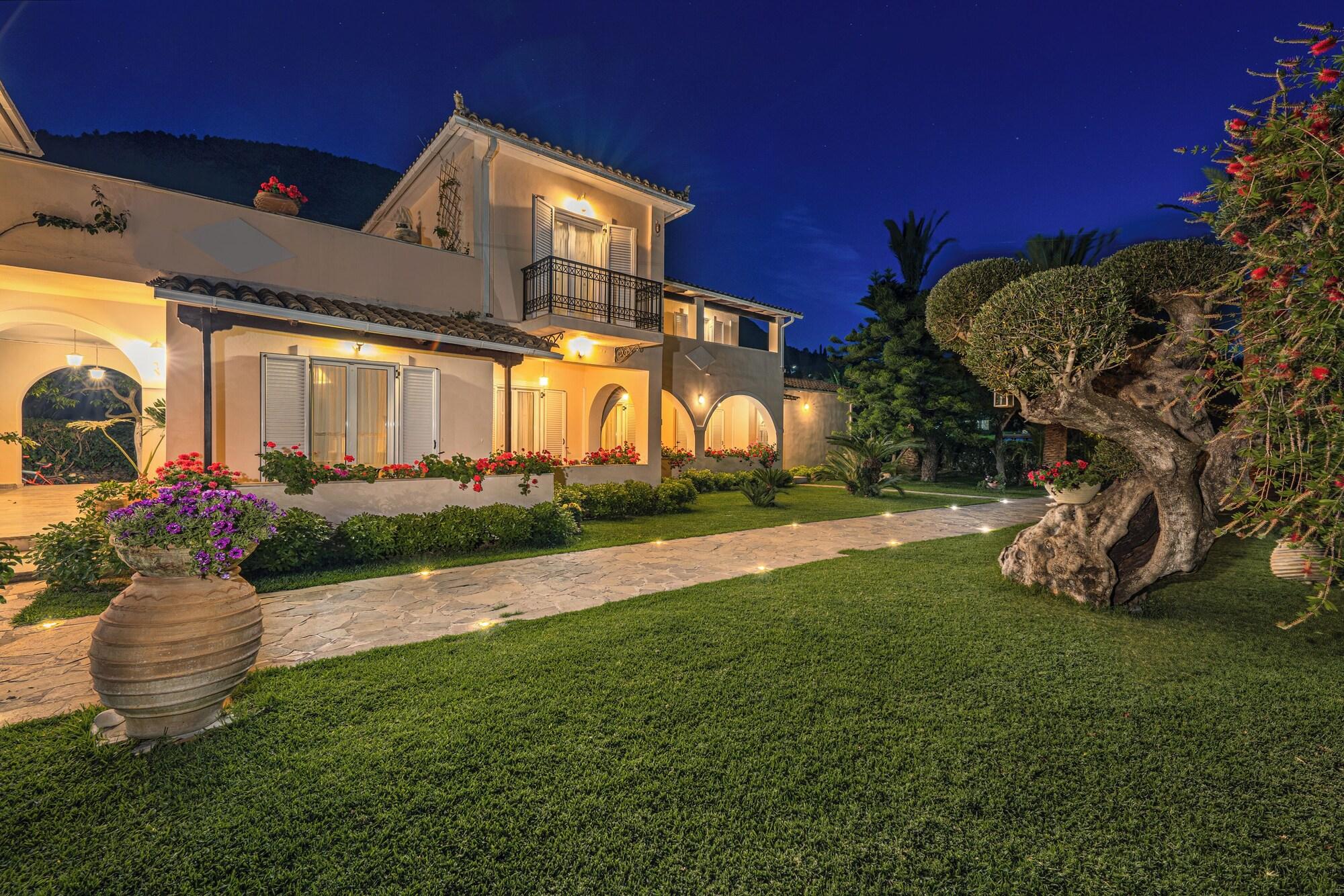 Varios Villa Phoenix Apartments & Studios