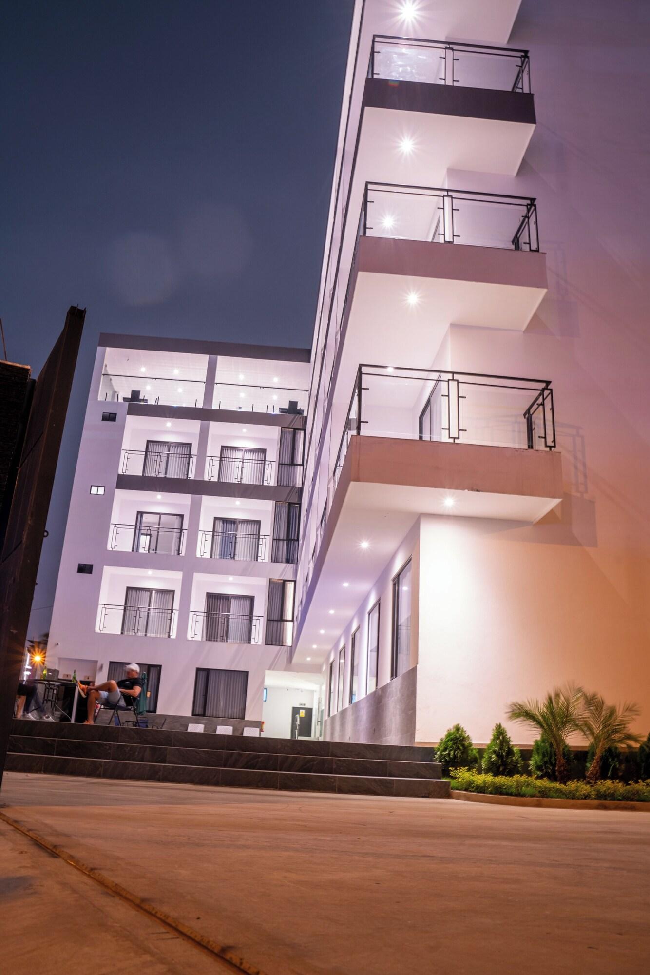 Varios Manta Surf Hotel