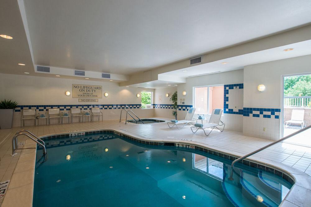 Vista Piscina Fairfield Inn & Suites by Marriott Greenwood