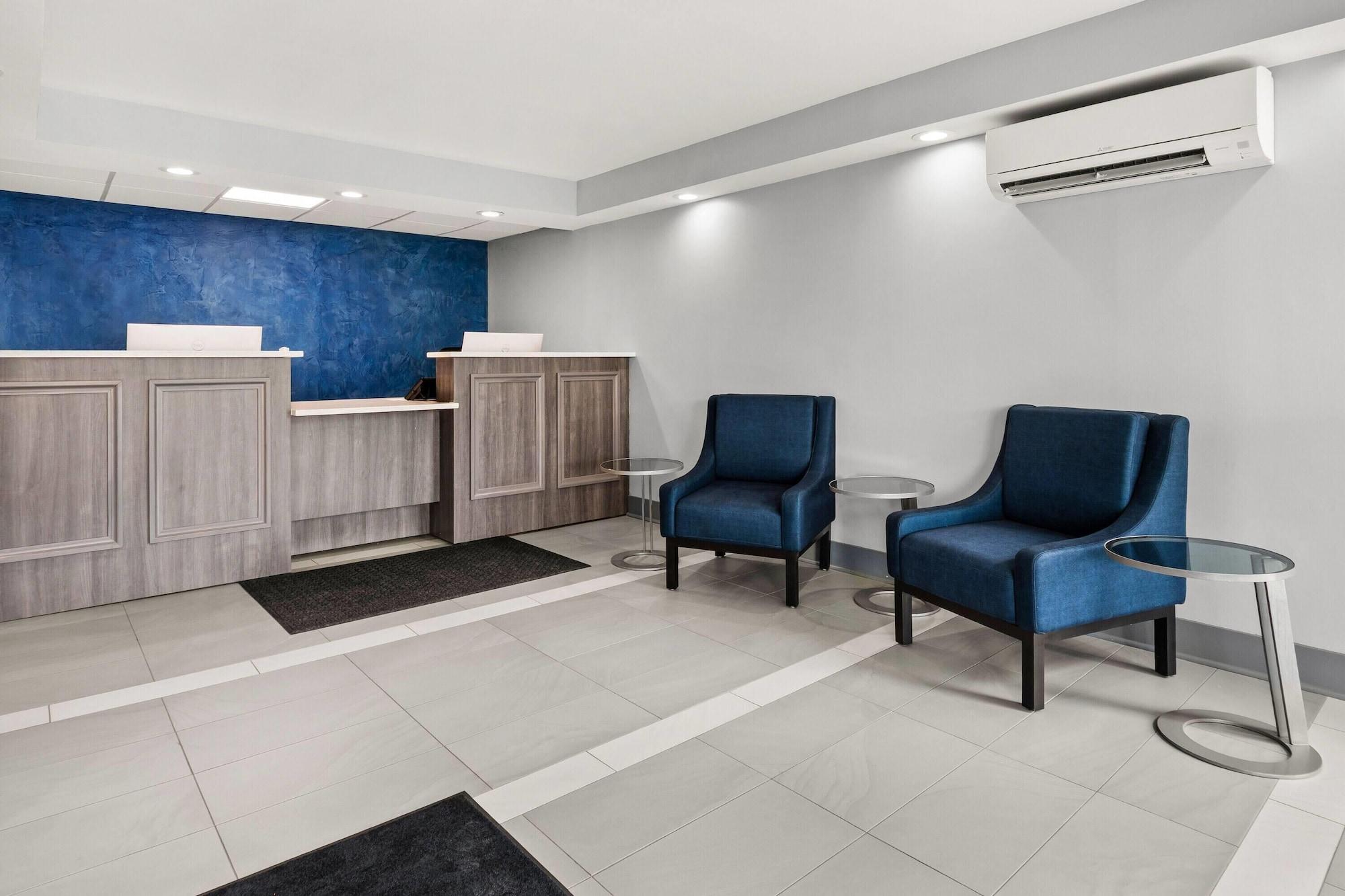 Vista Lobby Baymont by Wyndham Batavia - Darien Lake