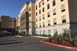 Alojamiento - Hampton Inn & Suites San Jose Airport