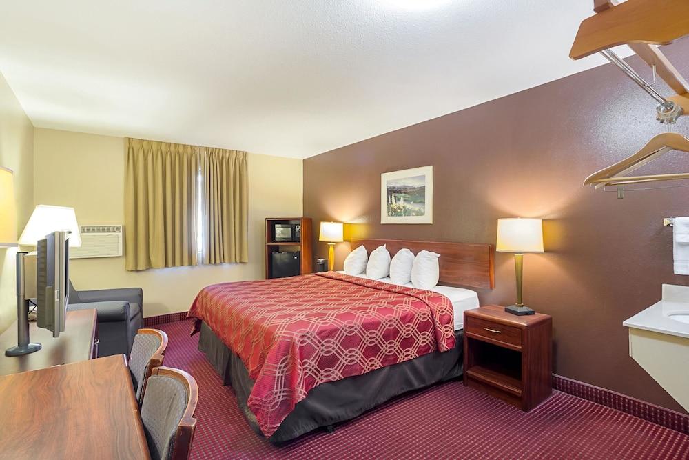 Suite Americas Best Value Inn Fargo