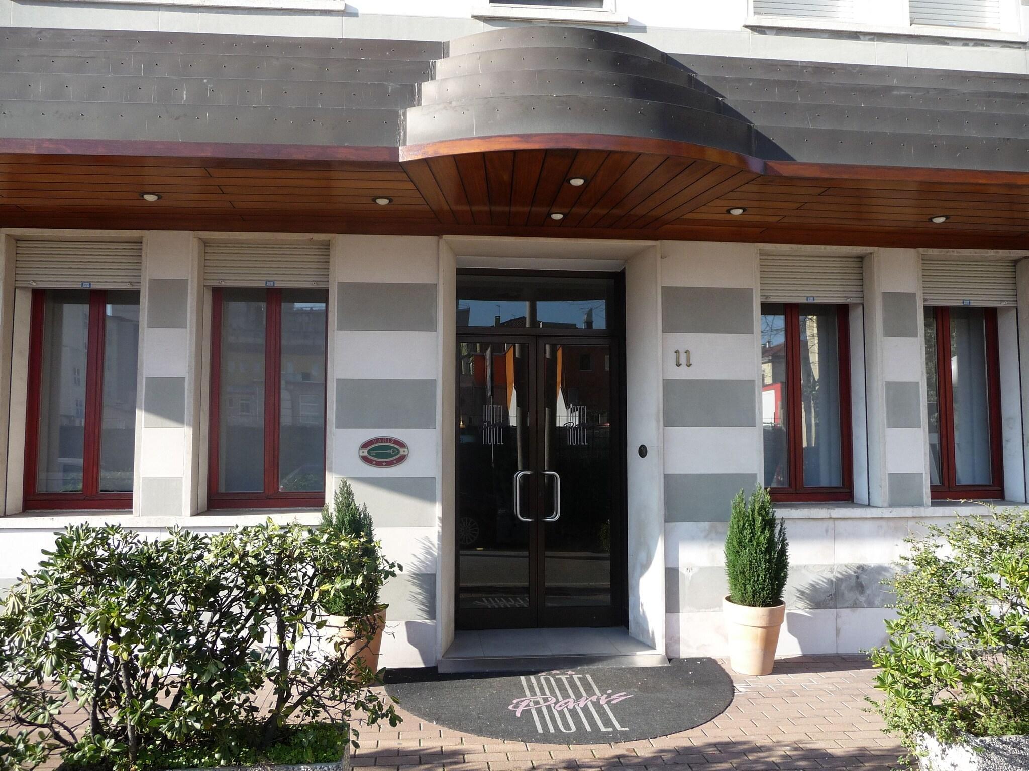 Vista Exterior Hotel Paris