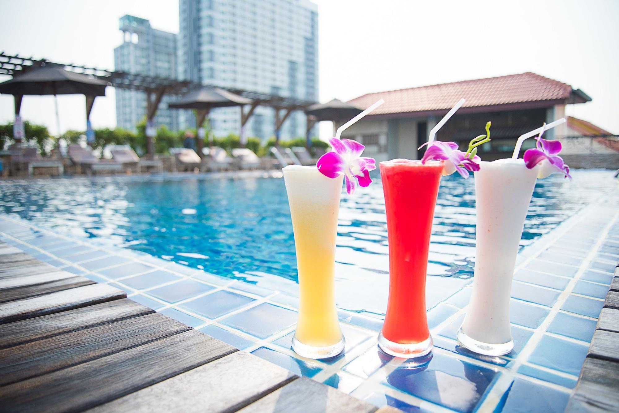 Bar/Salón Intimate Hotel Pattaya